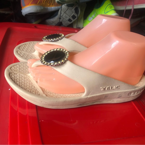 Telic Find Your Purpose Tan Rubber with Stone Sandals Size Medium - Picture 5 of 16